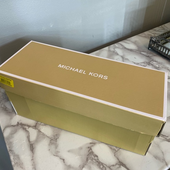 Michael Kors Sandals NWT - Picture 7 of 7